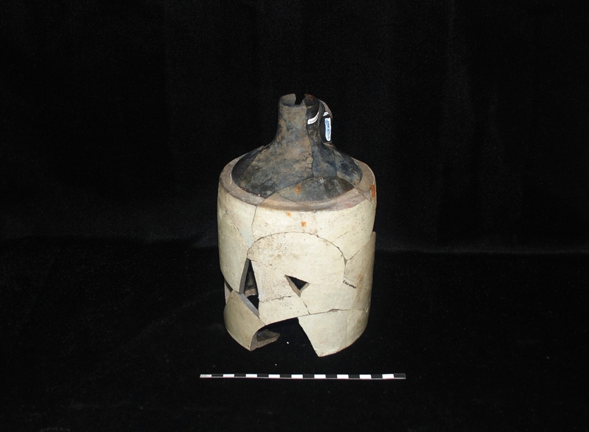 Image of North American stoneware fragment.