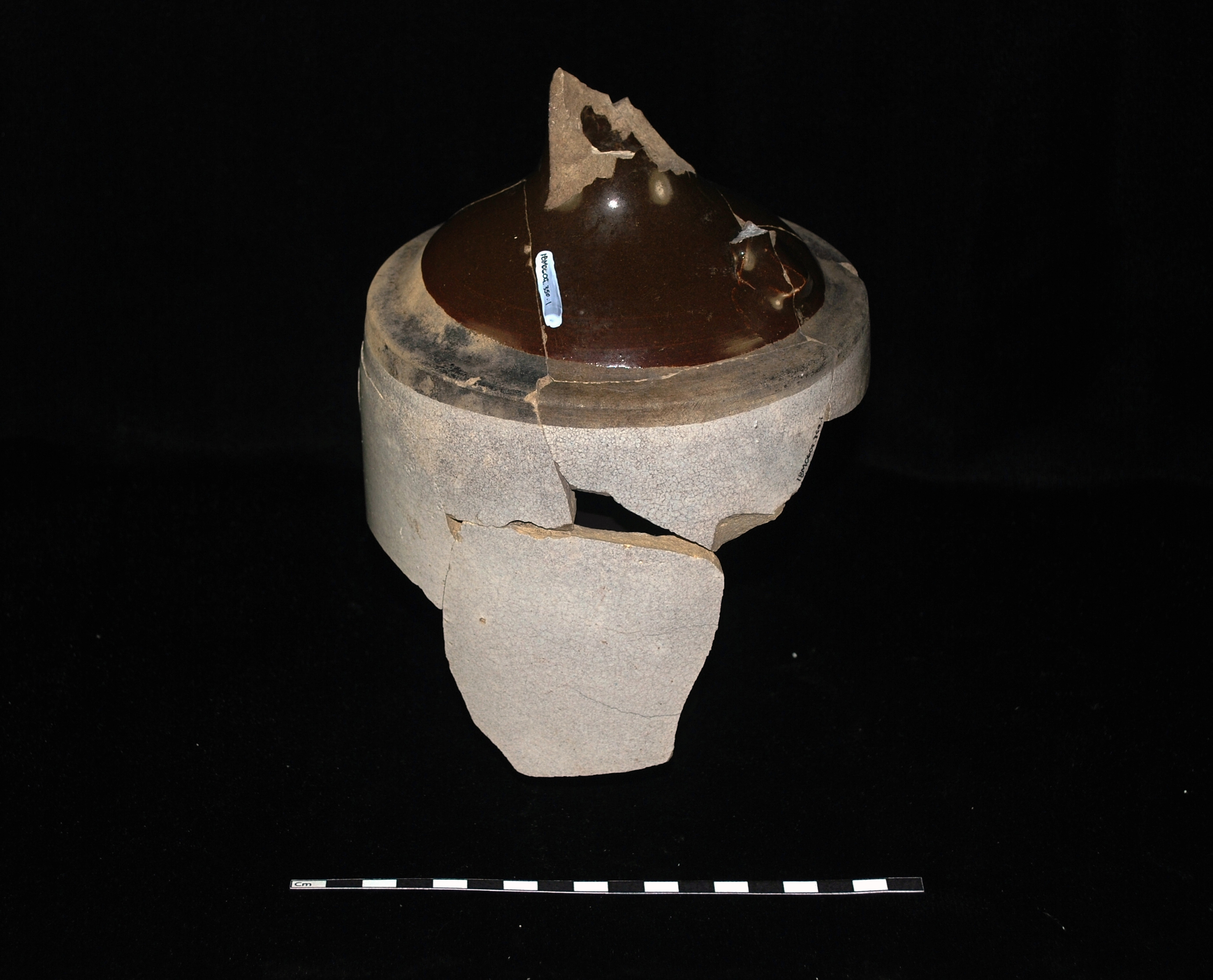 Image of North American stoneware fragment.