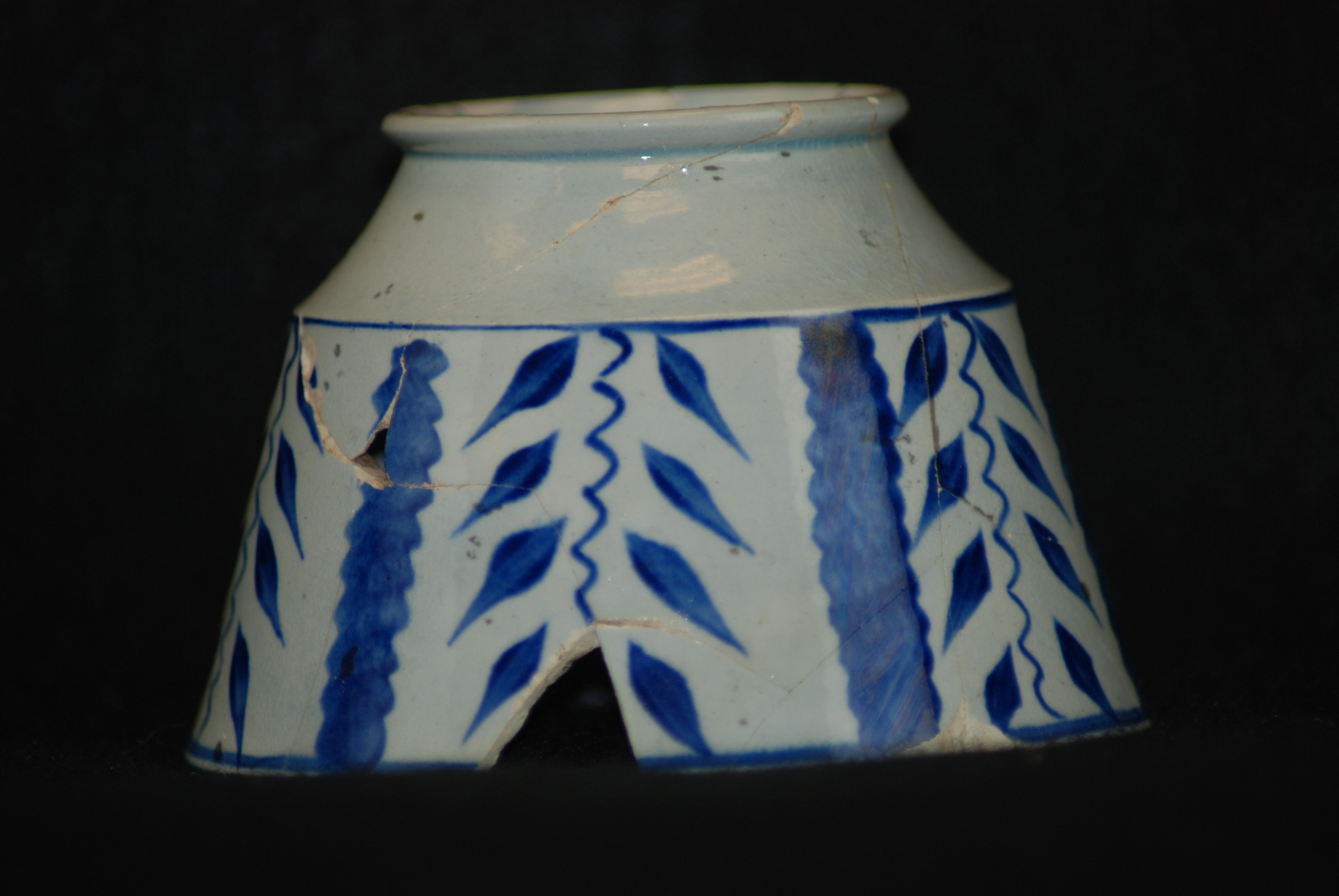 Image of painted earthenware fragment.