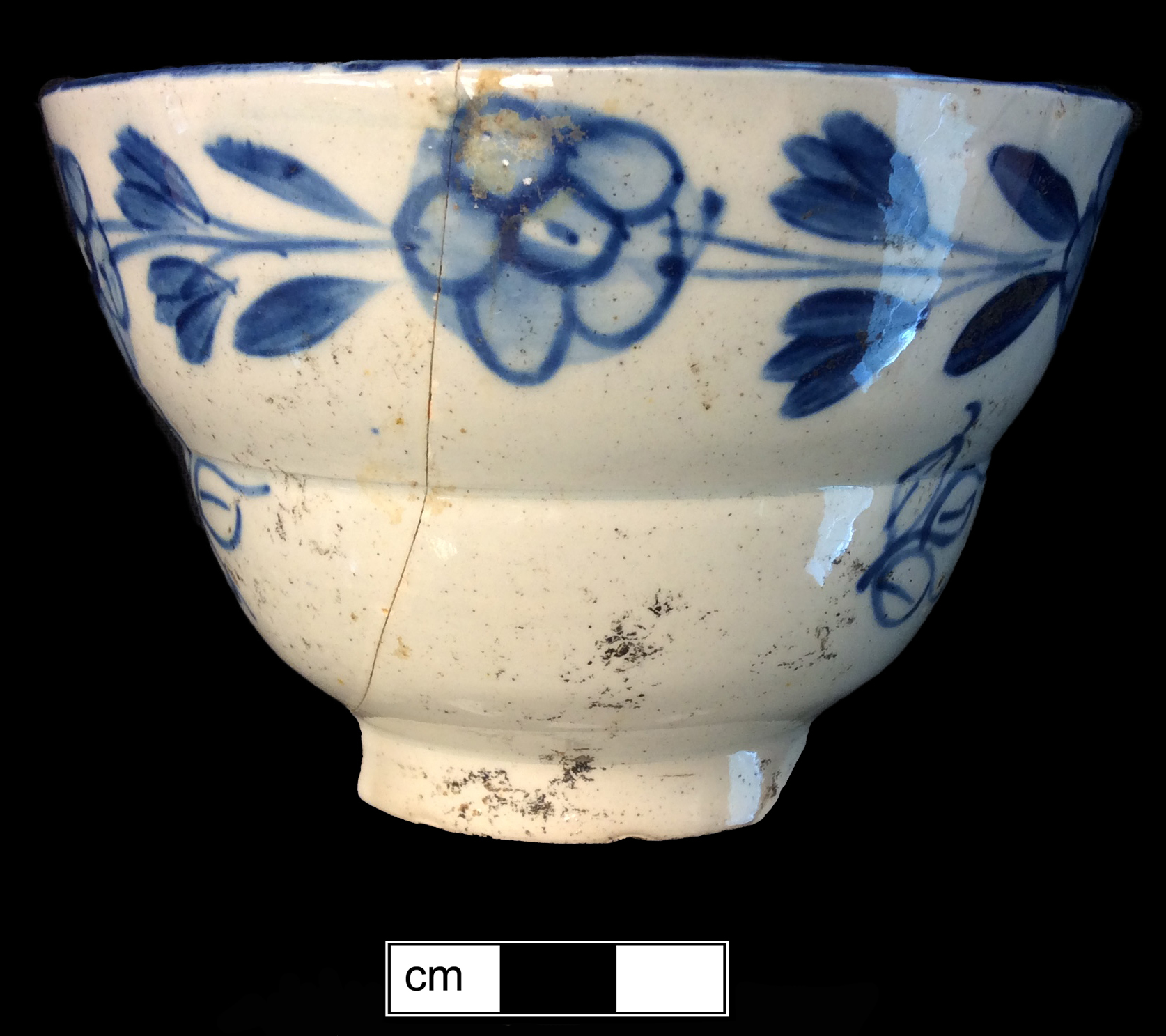 Image of painted earthenware fragment.