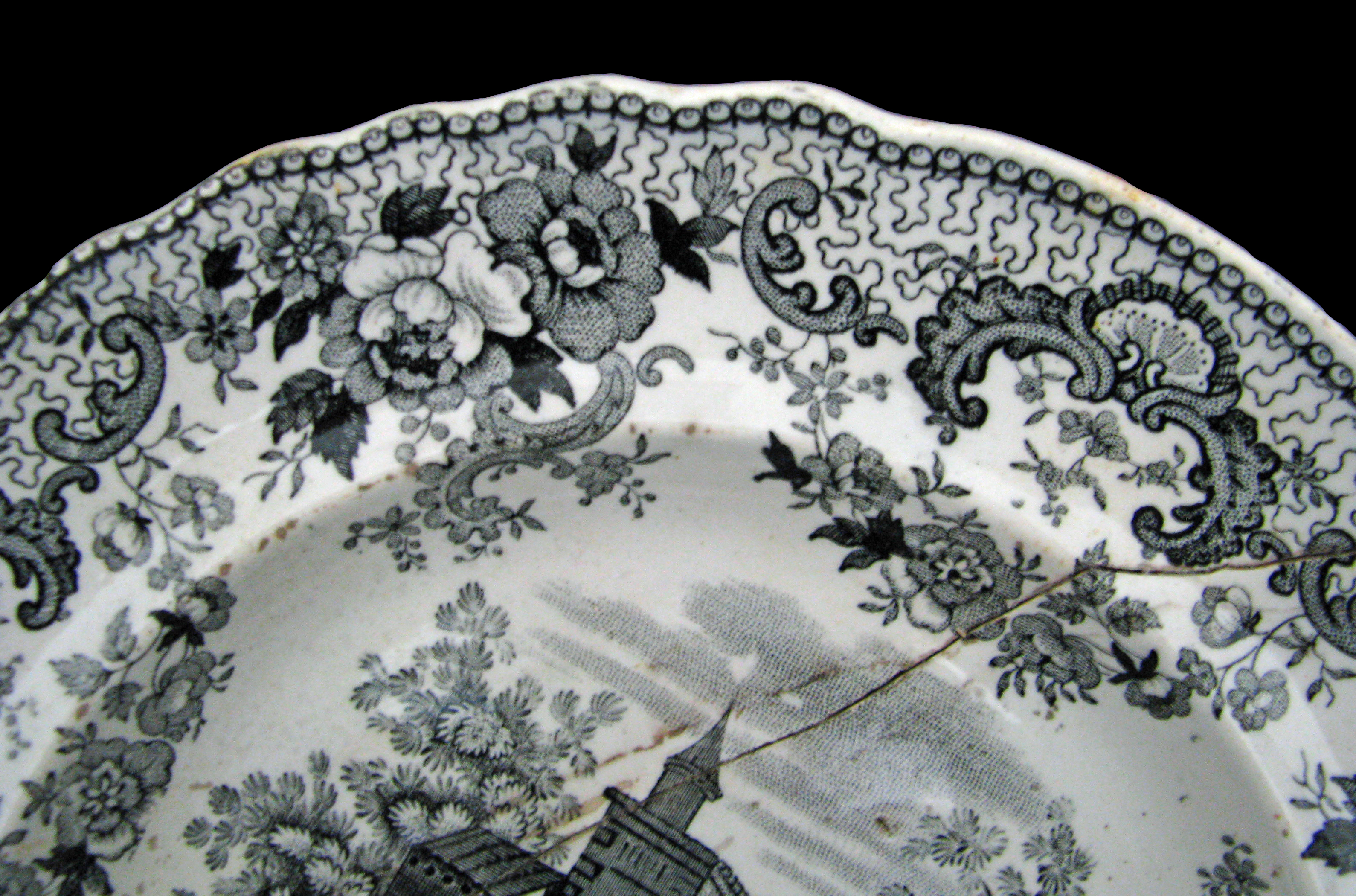 Image of printed earthenware fragment.