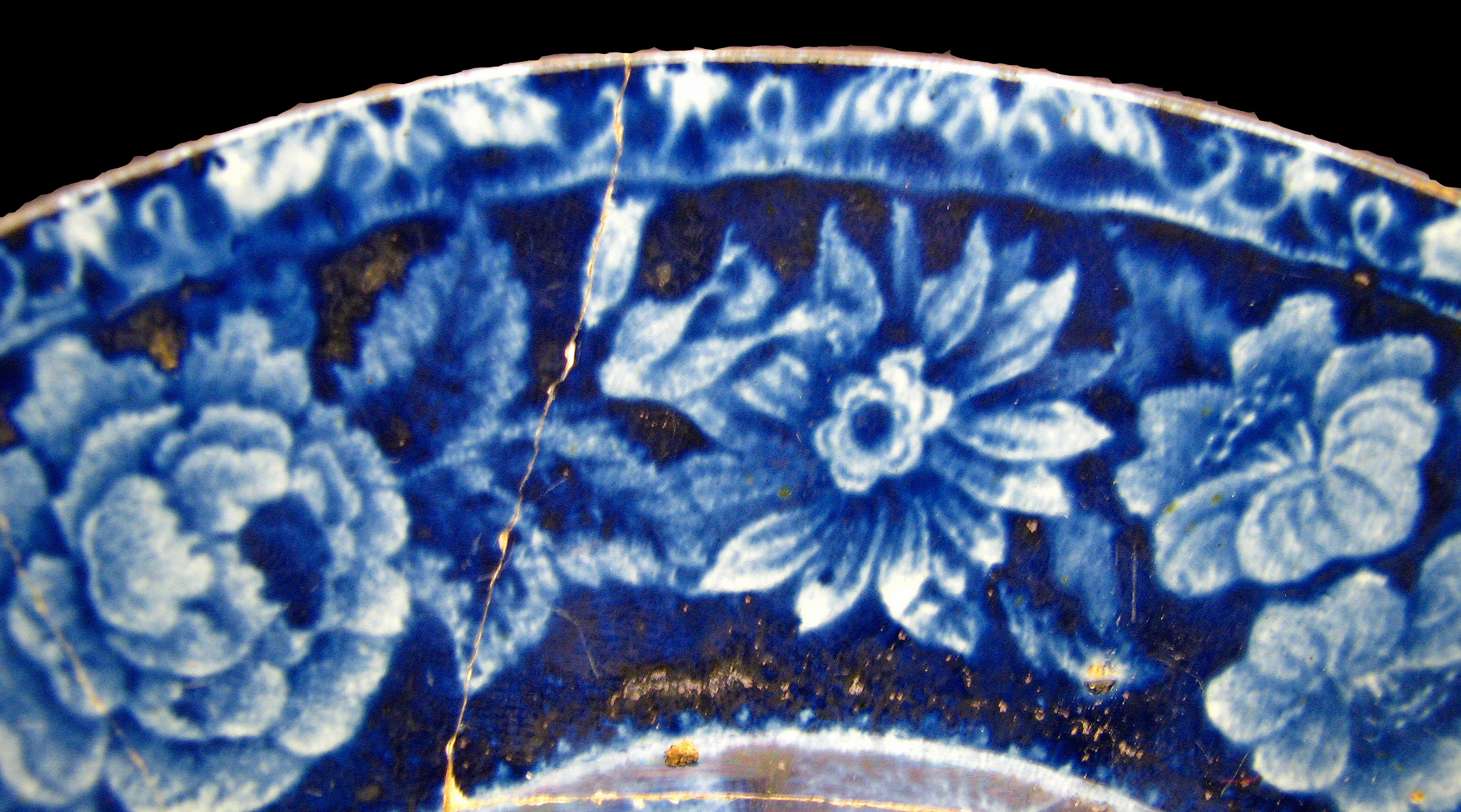 Image of printed earthenware fragment.