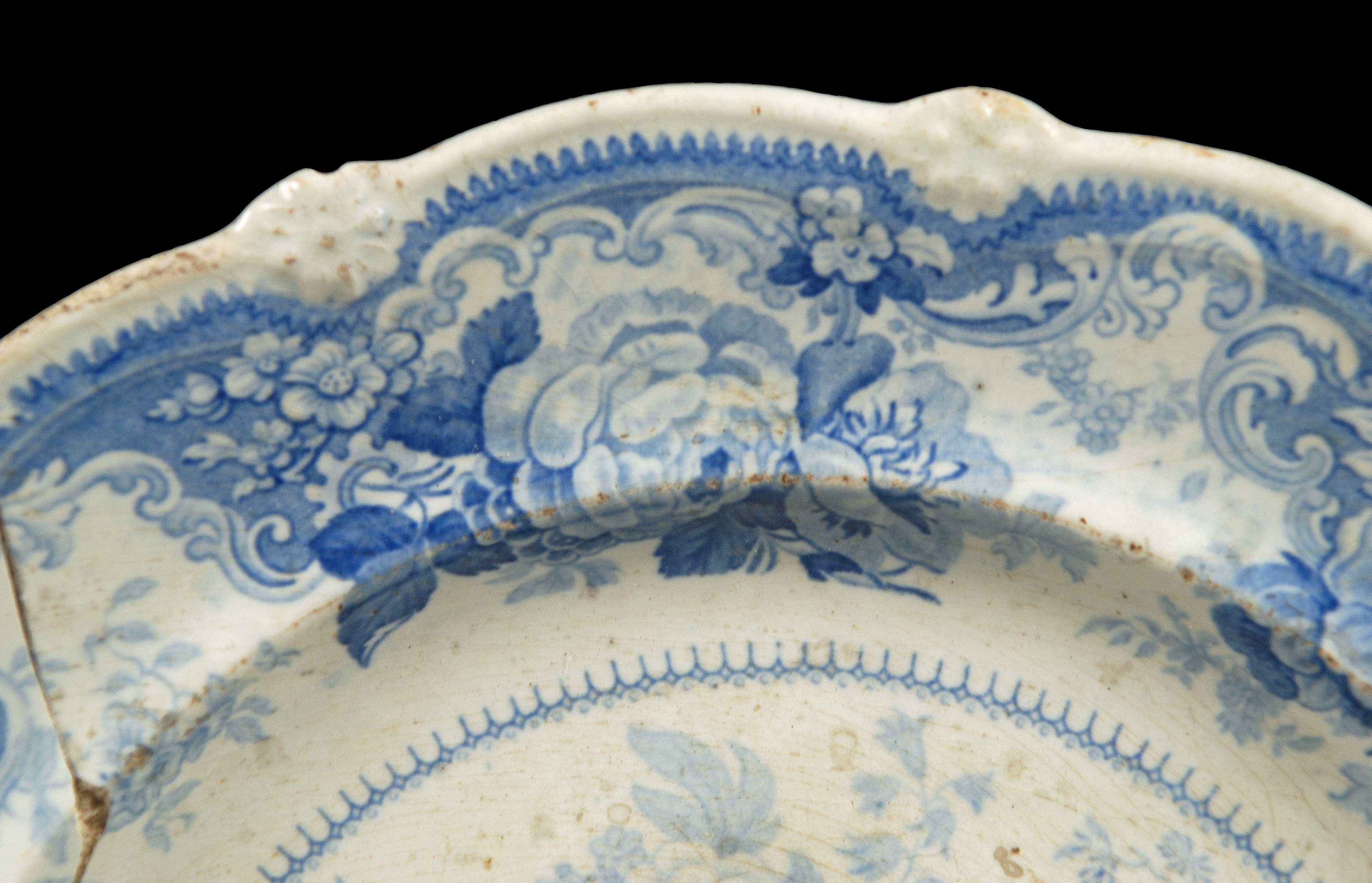 Image of printed earthenware fragment.