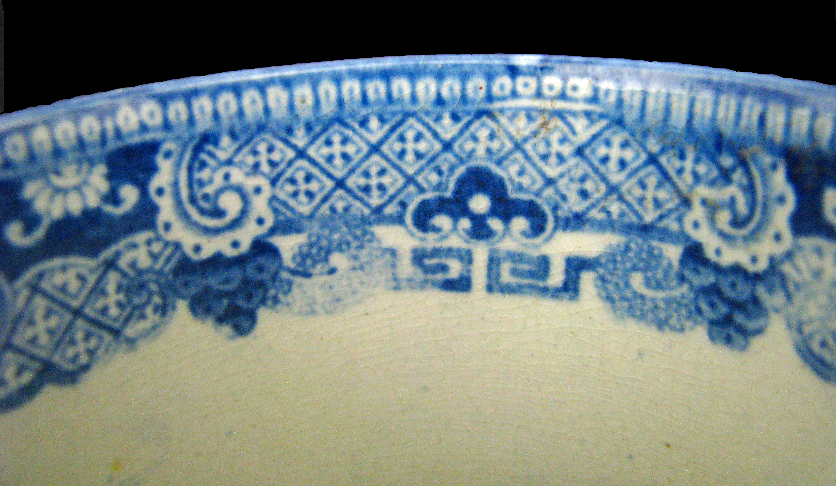 Image of printed earthenware fragment.