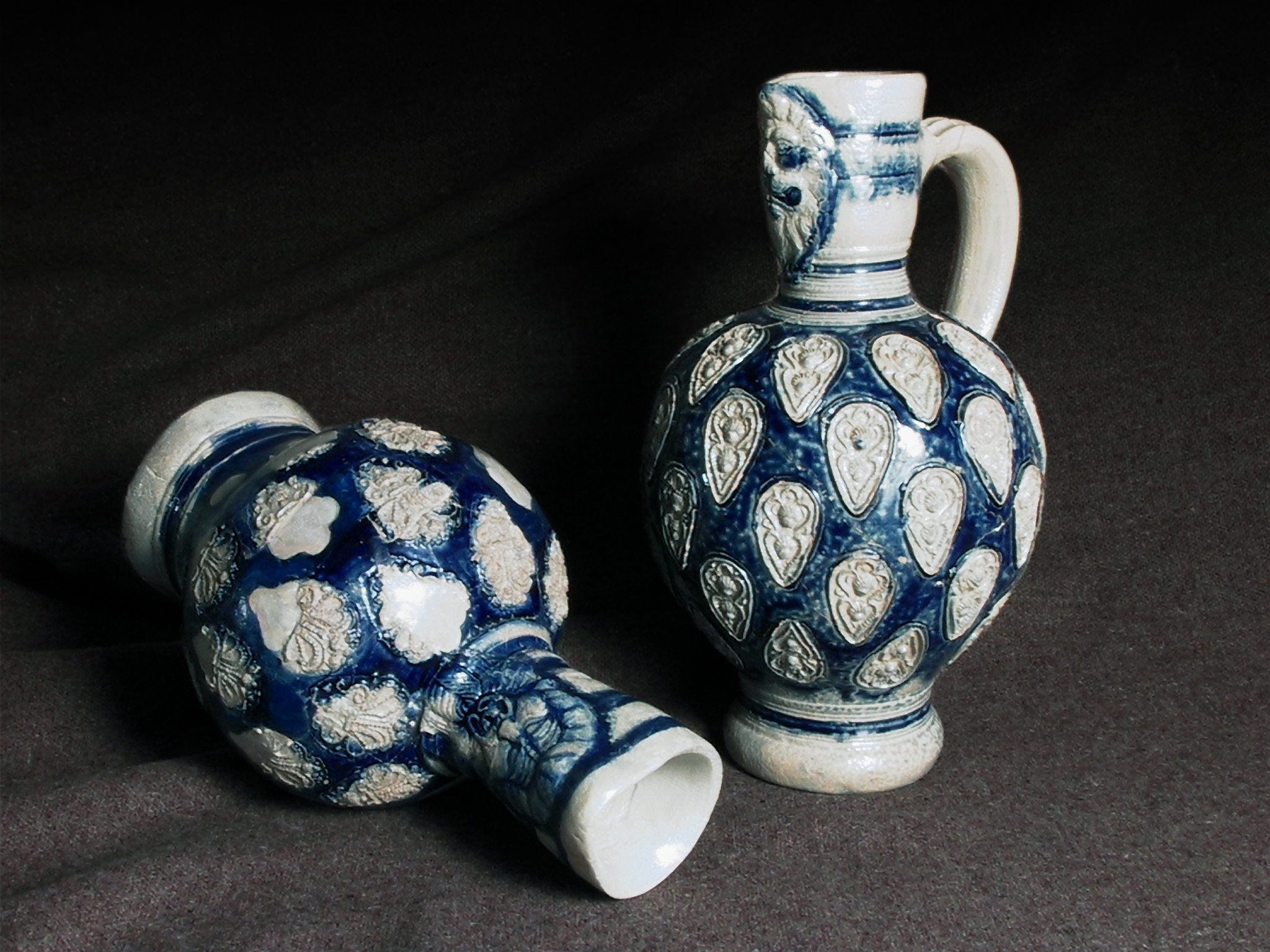 Image of Rhenish blue on gray stoneware fragment.