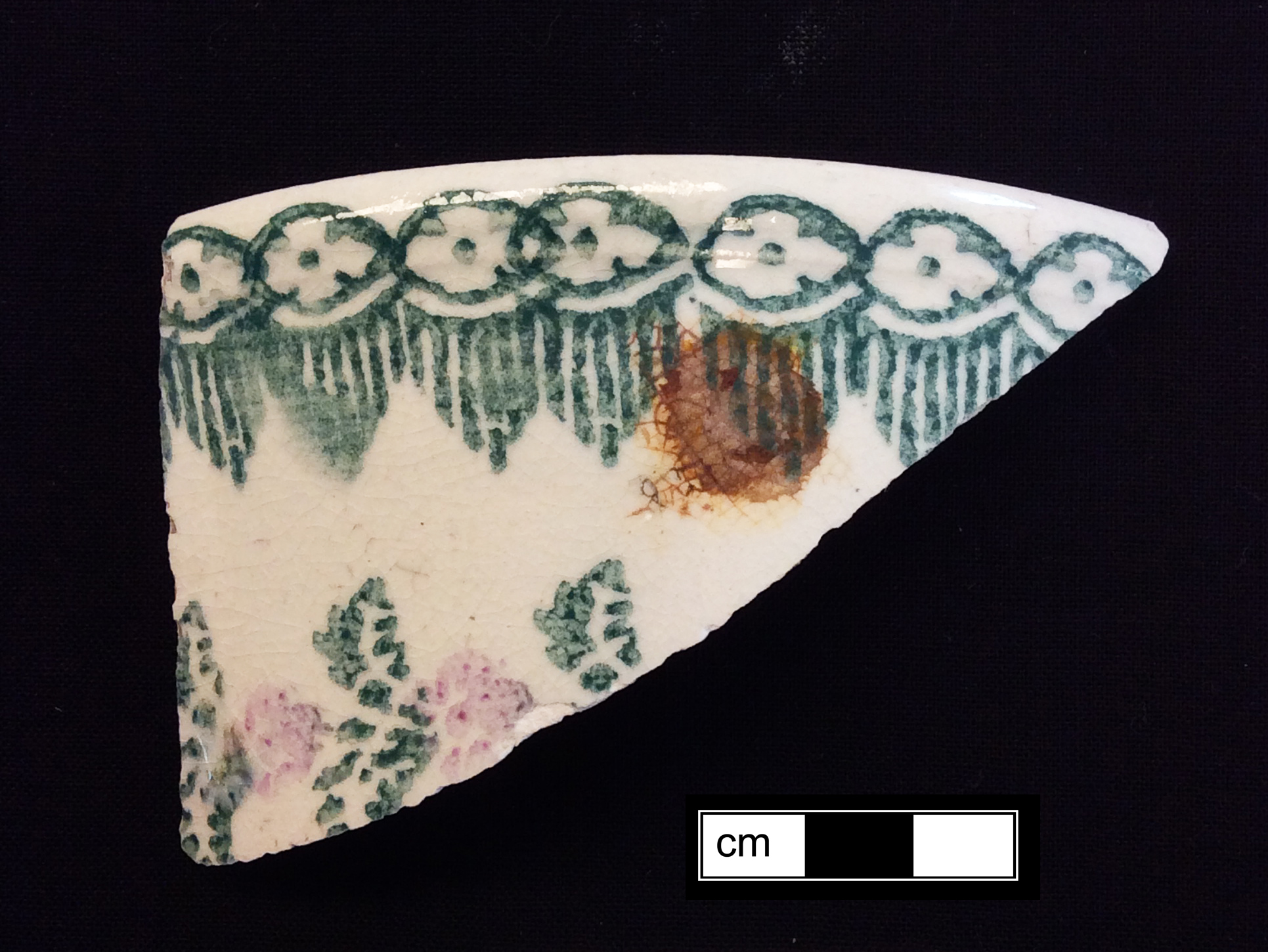 Image of sponge decorated earthenware fragment.