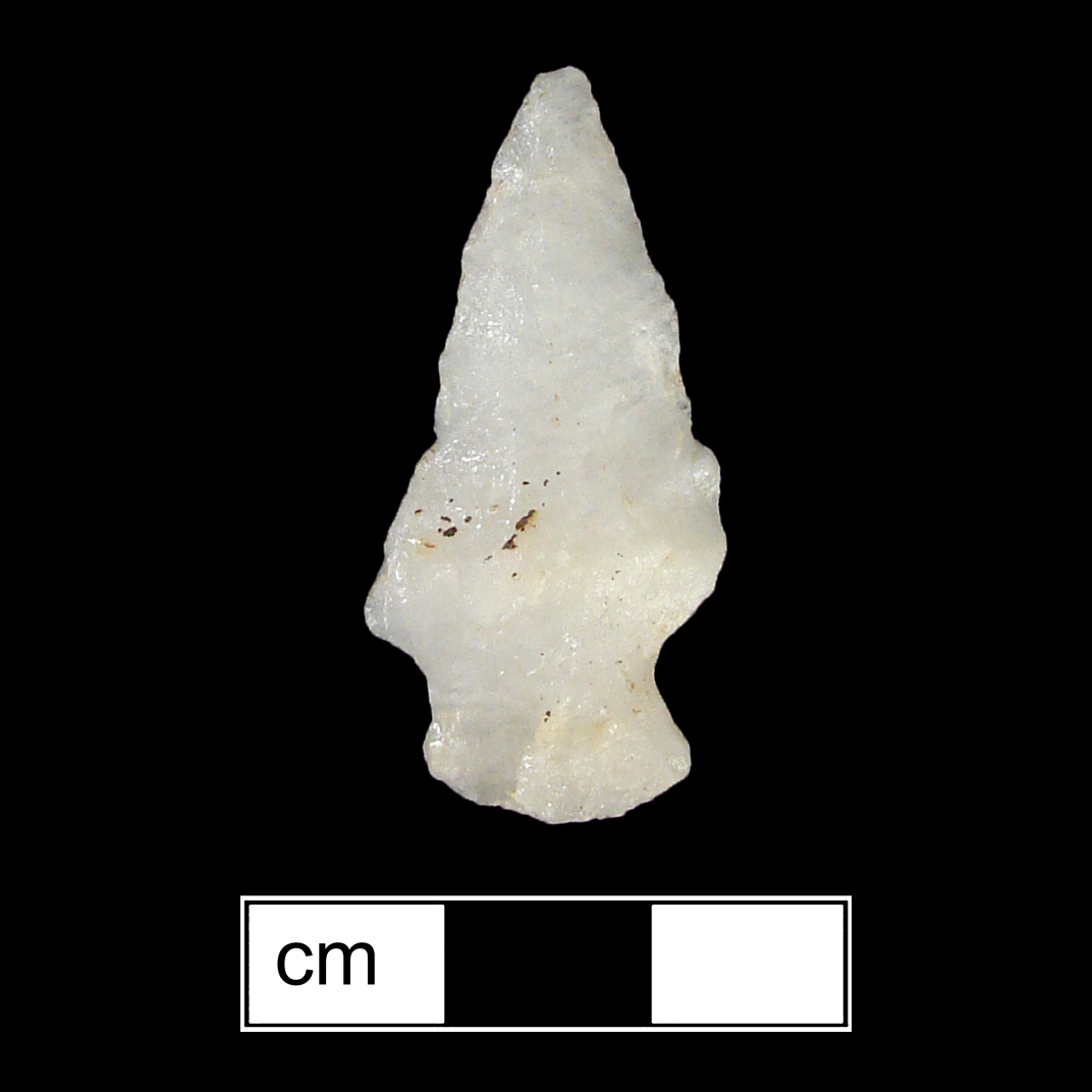 Image of stone projectile point made of Quartz, Side-Notched shape, with a Expanding stem, Straight blade, and Convex base shape. Lamoka type.