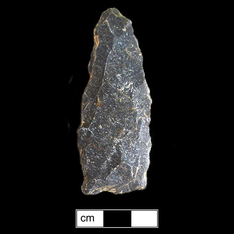 Image of stone projectile point made of Rhyolite, Lanceolate shape, with a N/A stem, Excurvate blade, and Straight base shape. Selby Bay/Fox Creek type.