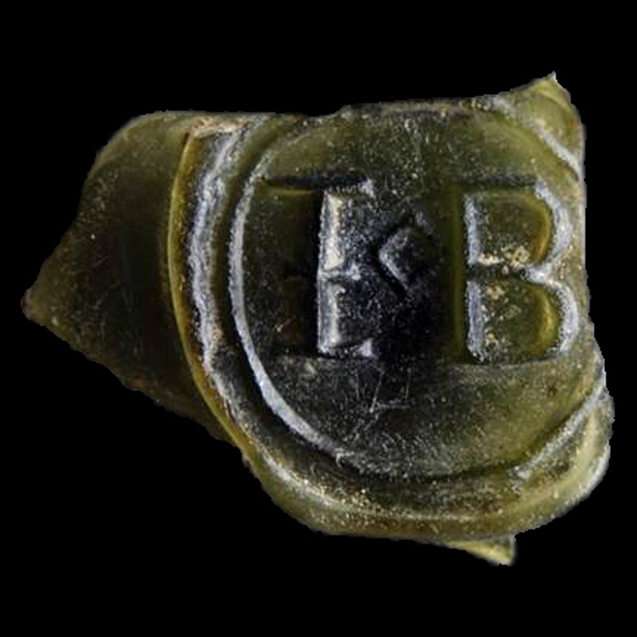 Image of colored glass bottle seal, Names or Initials.