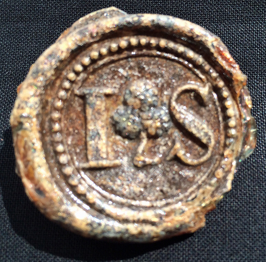 Image of colored glass bottle seal, Names or Initials.