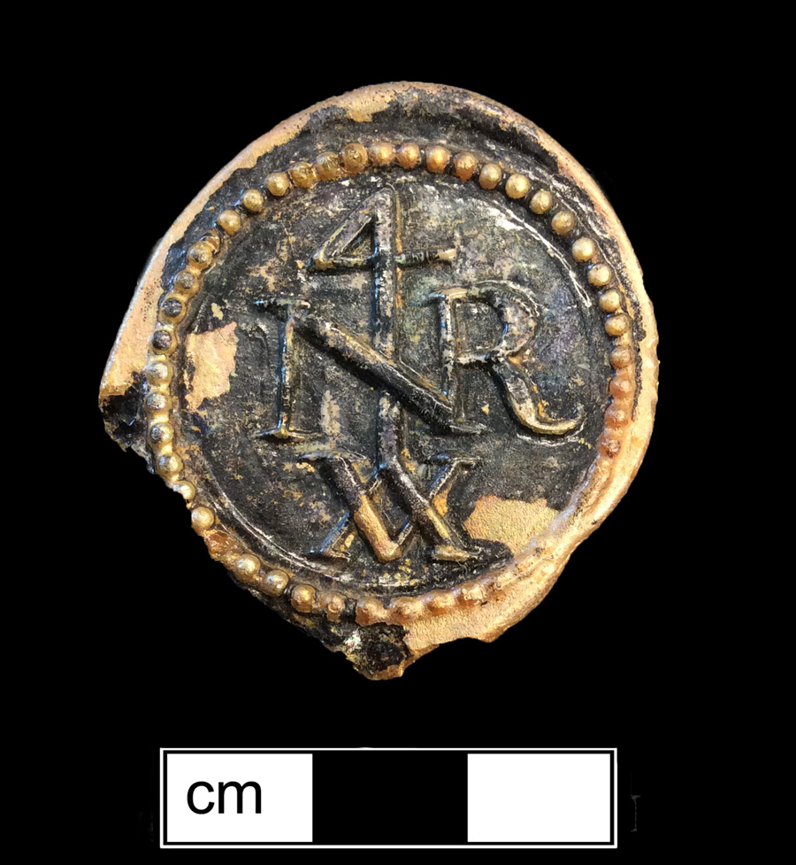 Image of colored glass bottle seal, Merchant-Style Mark.