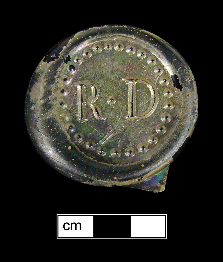 Image of colored glass bottle seal, Names or Initials.
