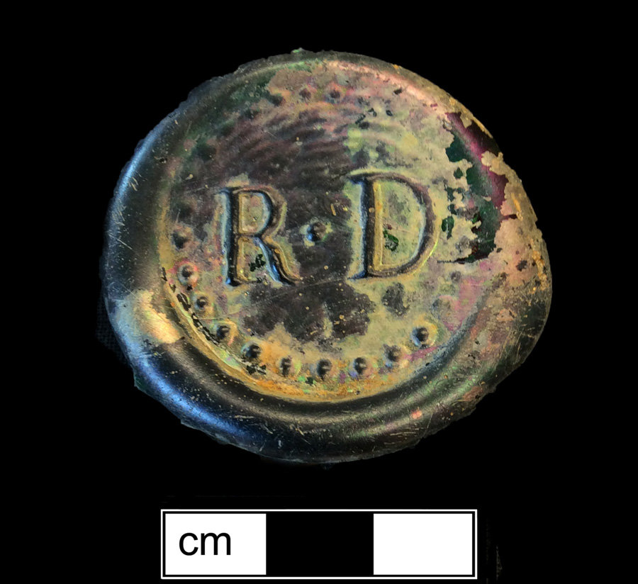 Image of colored glass bottle seal, Names or Initials.
