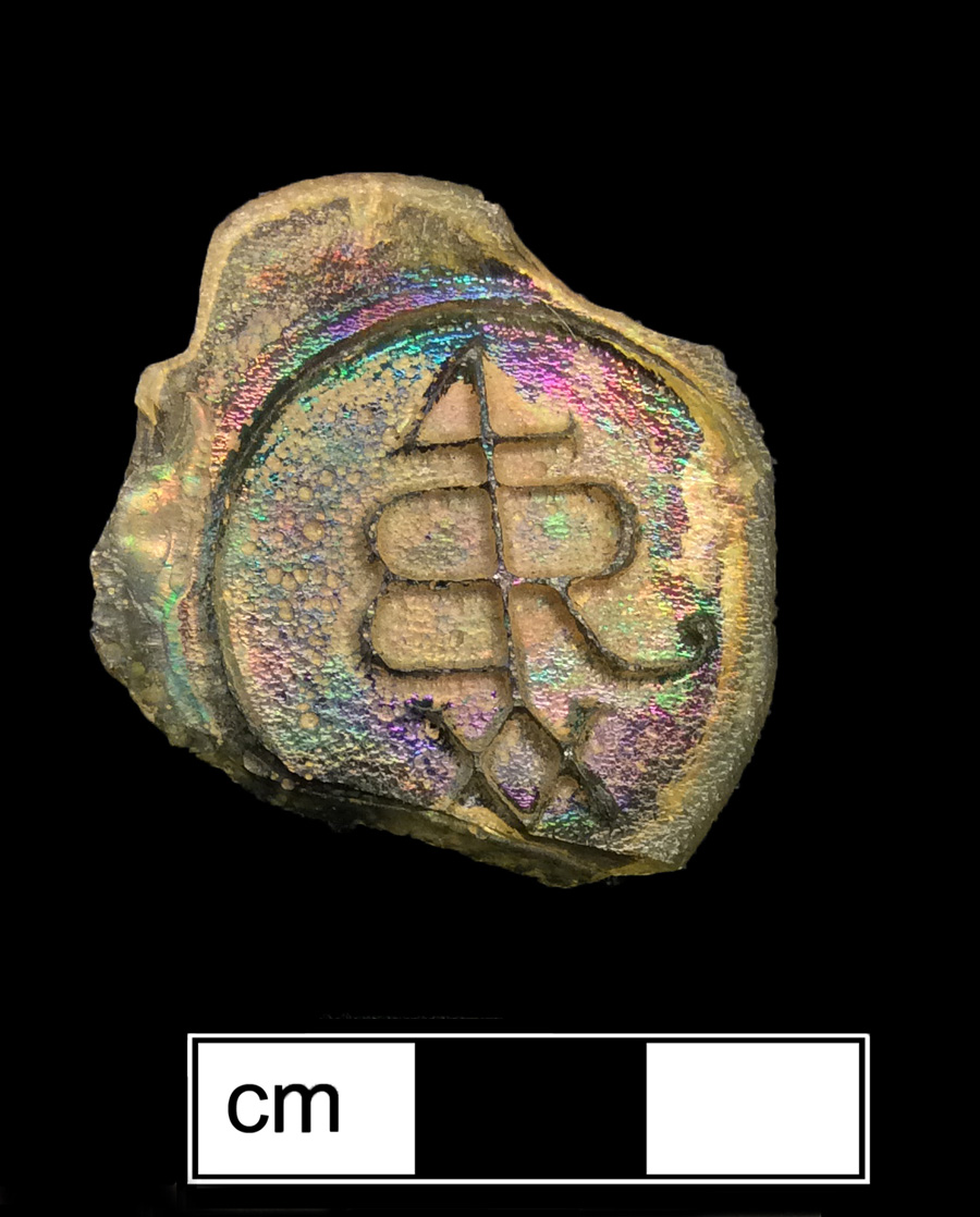 Image of colored glass bottle seal, Merchant-Style Mark.