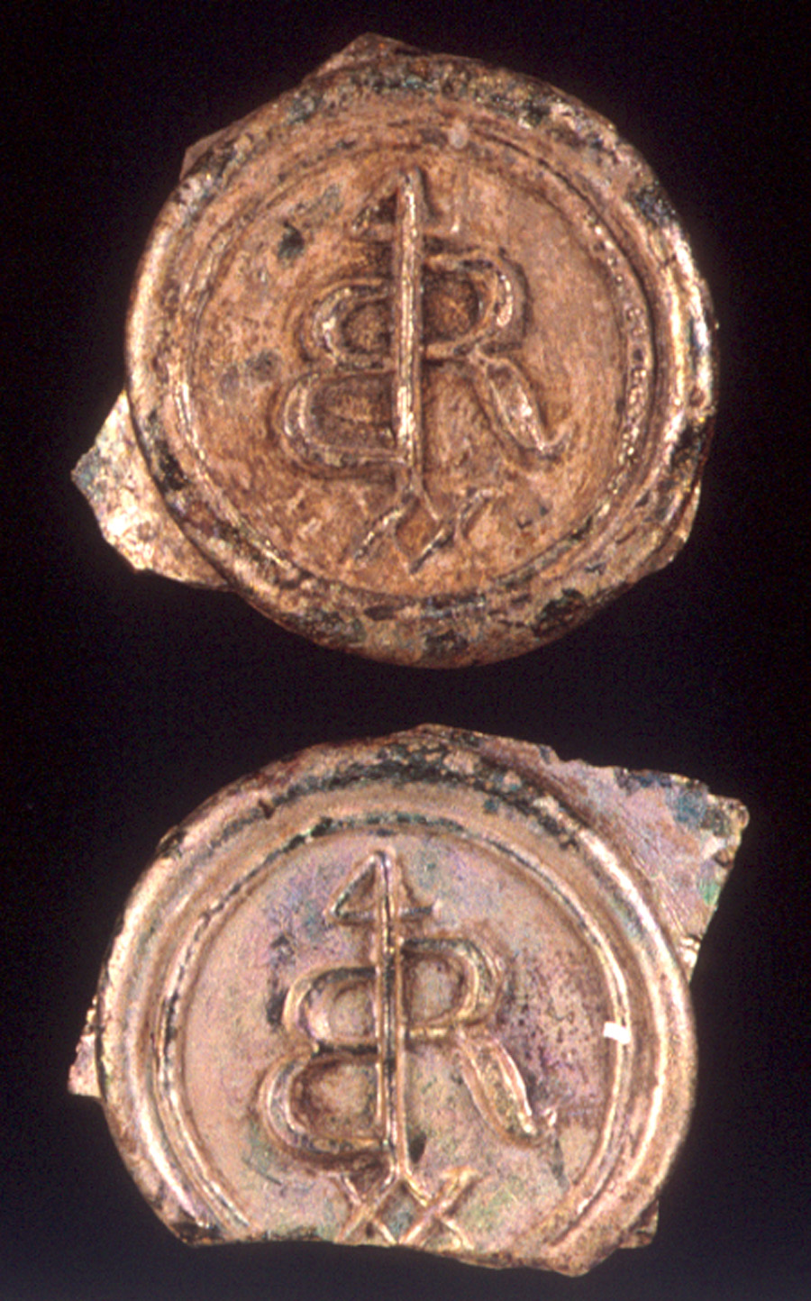 Image of colored glass bottle seal, Merchant-Style Mark.