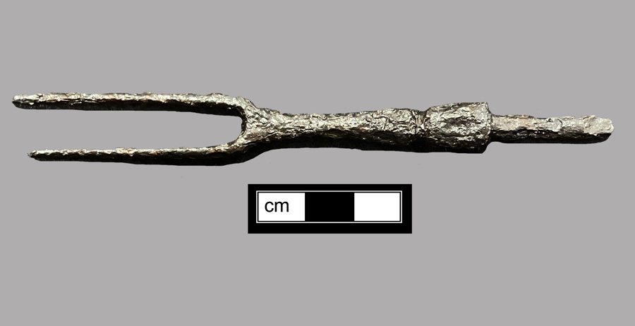 Image of iron fork.
