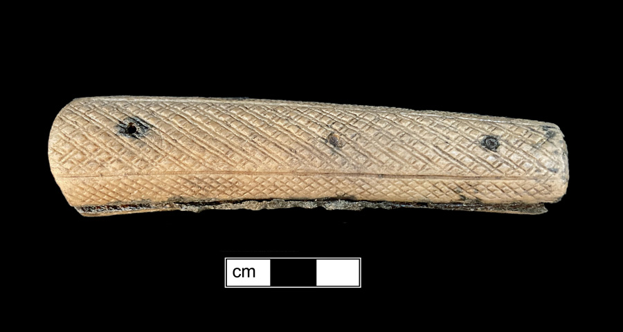 Image of bone knife handle.