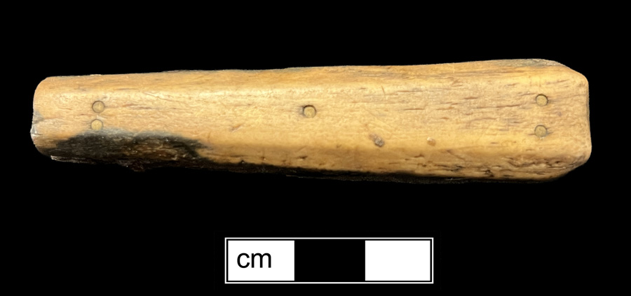 Image of bone knife handle.