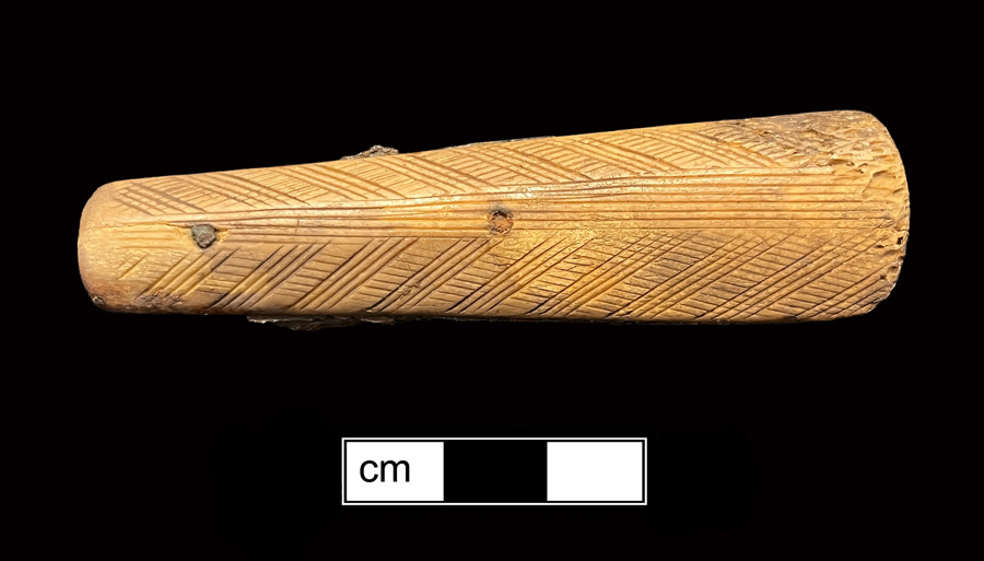 Image of bone knife handle.