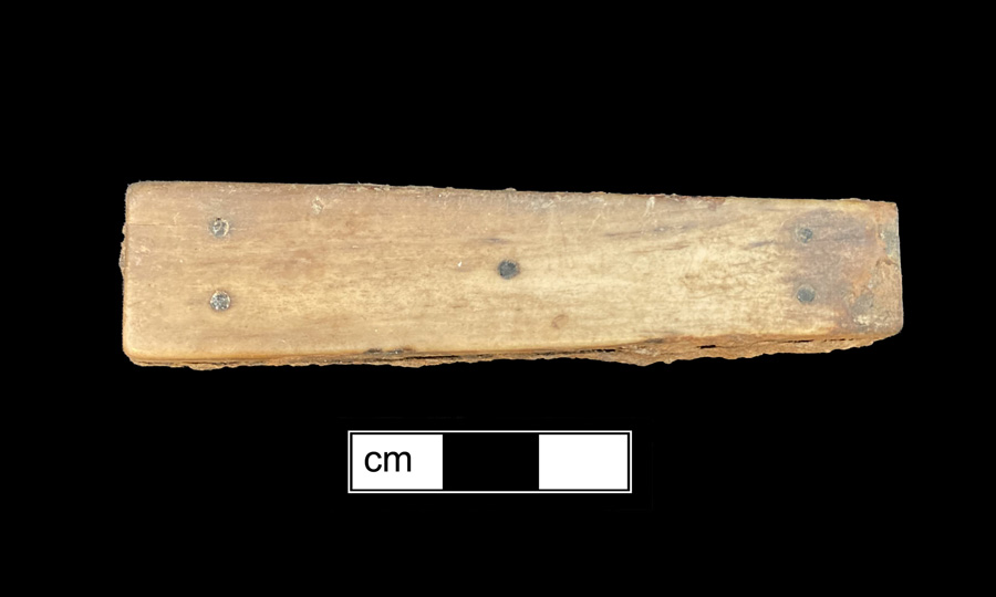 Image of bone knife handle.
