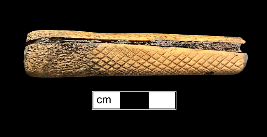 Image of bone knife handle.