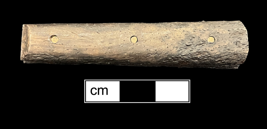 Image of bone knife handle.