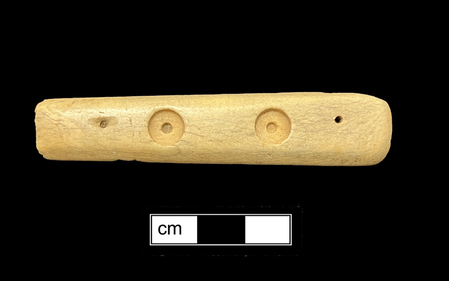 Image of bone knife handle.