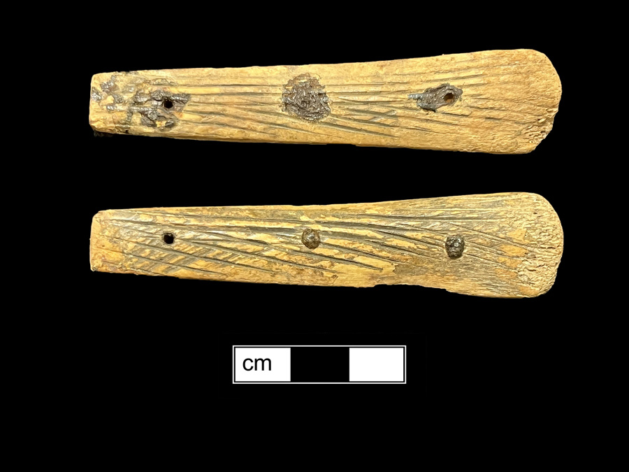 Image of bone knife handle.