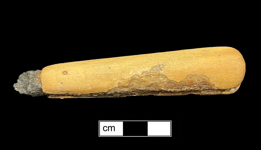 Image of bone knife handle.