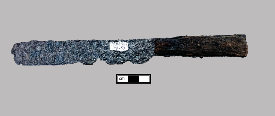 Image of iron knife.