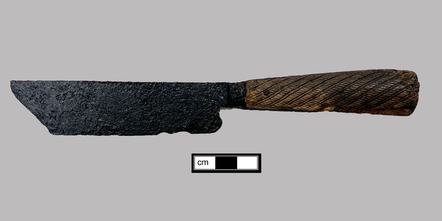 Image of iron knife.