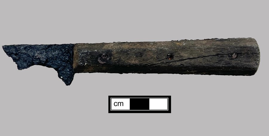 Image of iron knife.