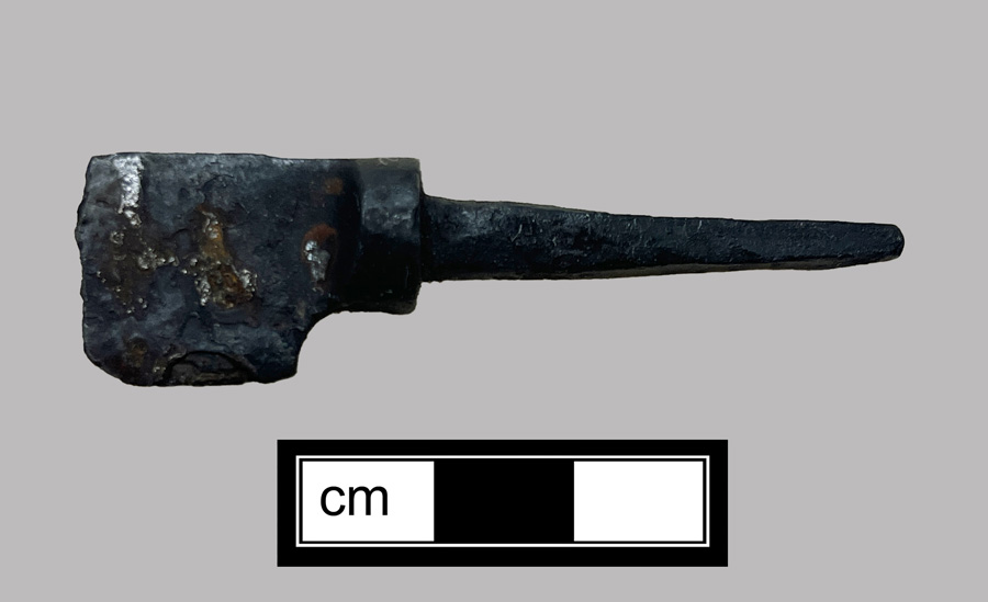 Image of iron knife.