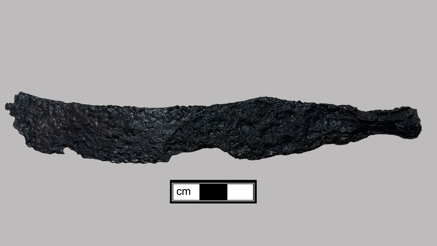 Image of iron knife.