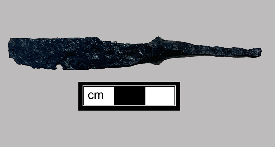 Image of iron knife.