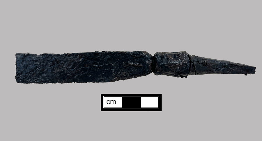 Image of iron knife.