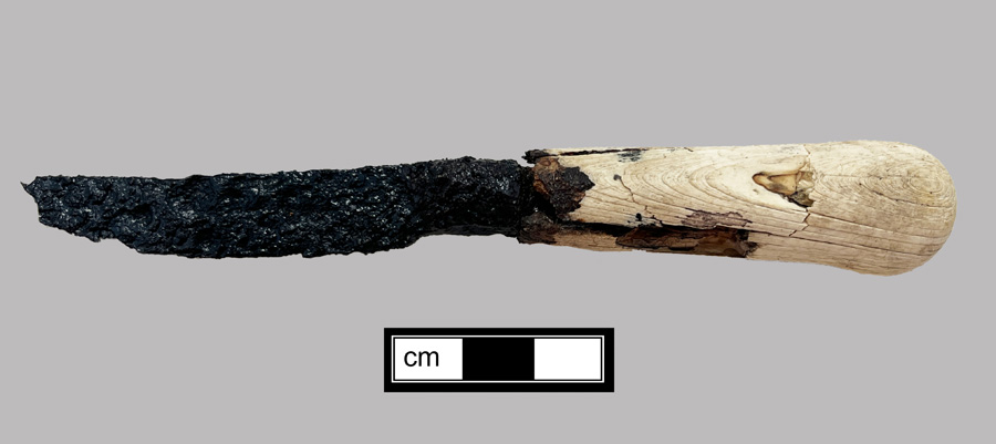 Image of iron knife.