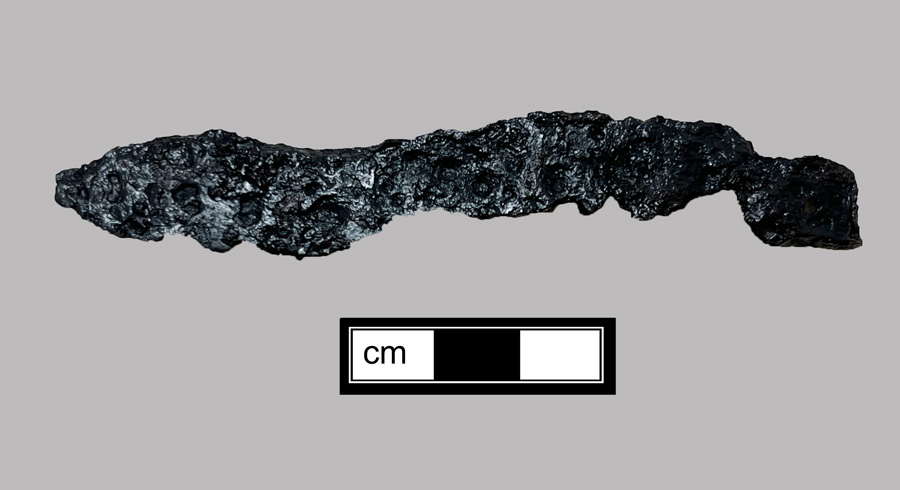 Image of iron knife.