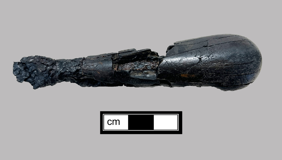 Image of iron knife.