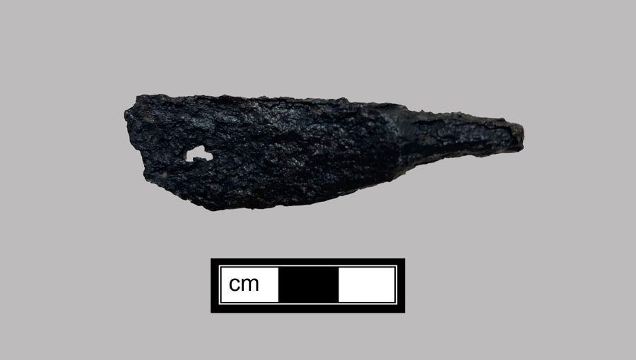 Image of iron knife.