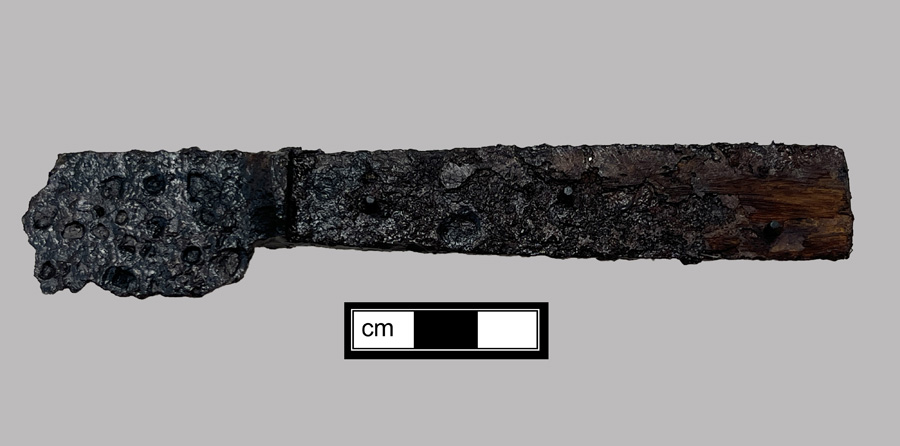 Image of iron knife.