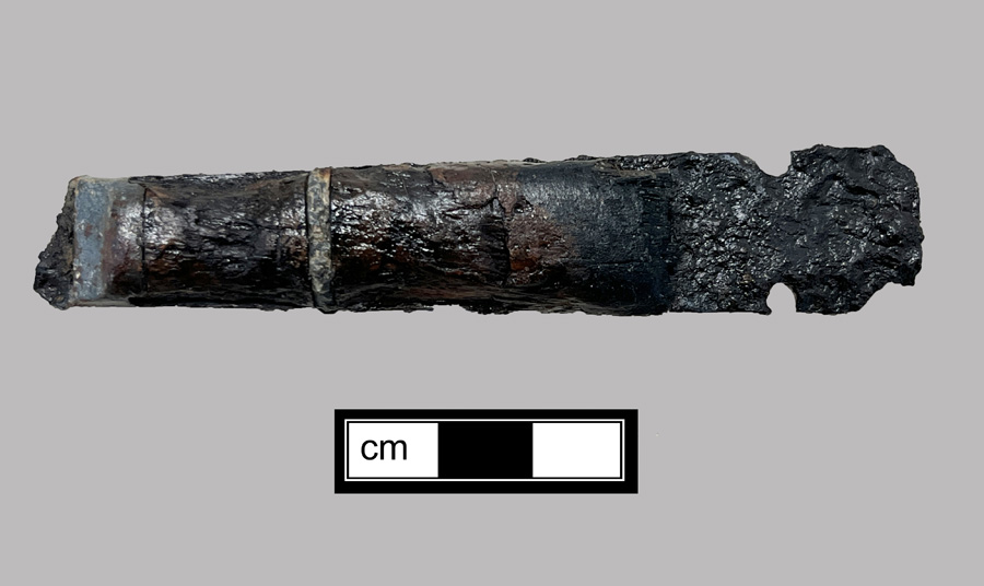 Image of iron knife.