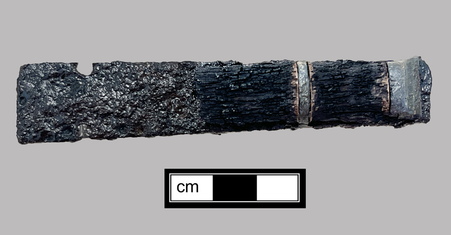 Image of iron knife.
