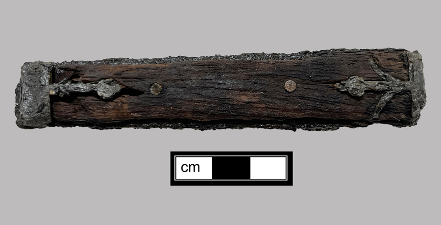 Image of iron knife.