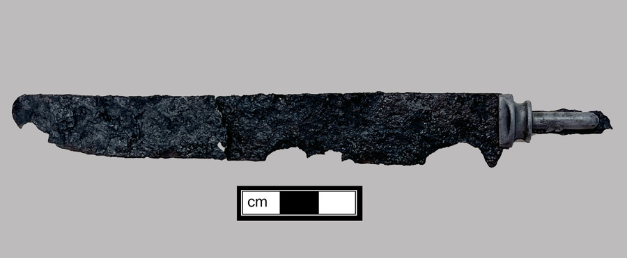 Image of iron knife.