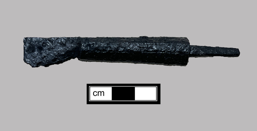 Image of iron knife.