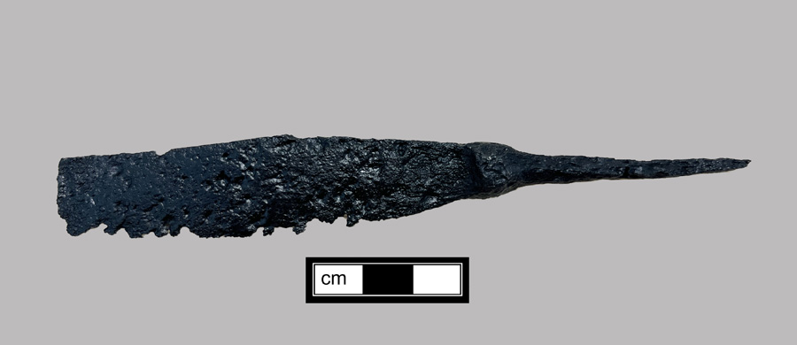 Image of iron knife.