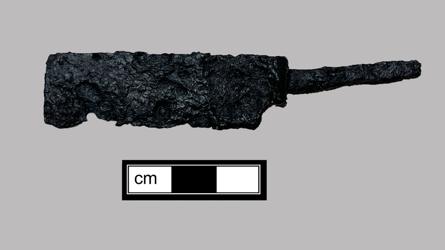 Image of iron knife.
