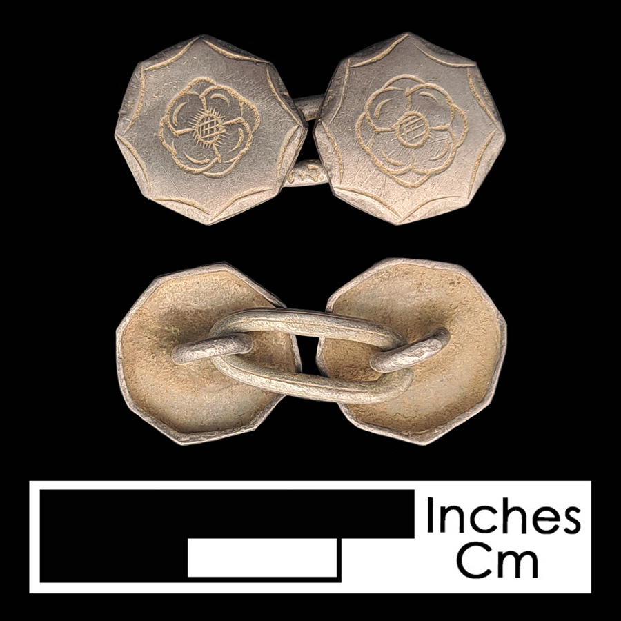 Image of silver linked button.