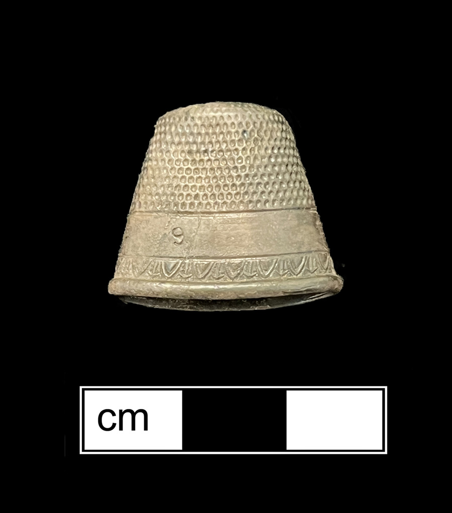 Image of copper alloy thimble, deep drawn, dotted knurlings, dotted crown knurlings.